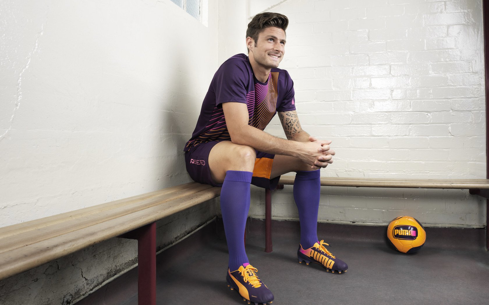 球场上的“战斗精神”：永不言败的欧冠队伍，欧冠口号