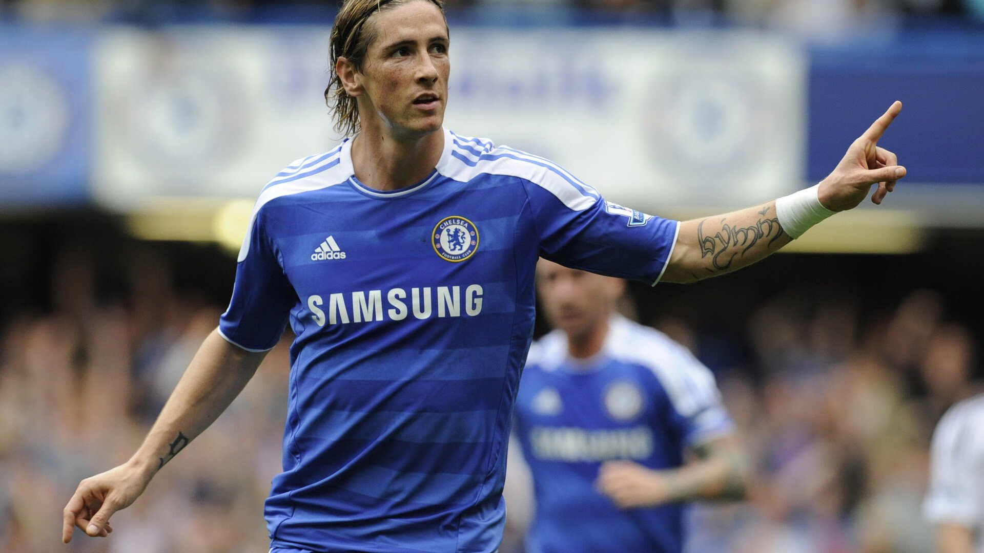 史上最“硬核”篮下争夺战：斯托亚科维奇在抢篮板时的拼搏让人敬佩！